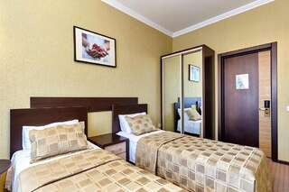Гостиница Айсберг Краснодар Двухместный номер эконом-класса с 2 отдельными кроватями-1